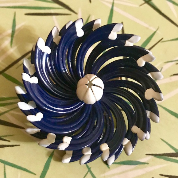 Vintage Jewelry - Vintage 1960’s Mod Floral Spiral 3D Enamel Brooch